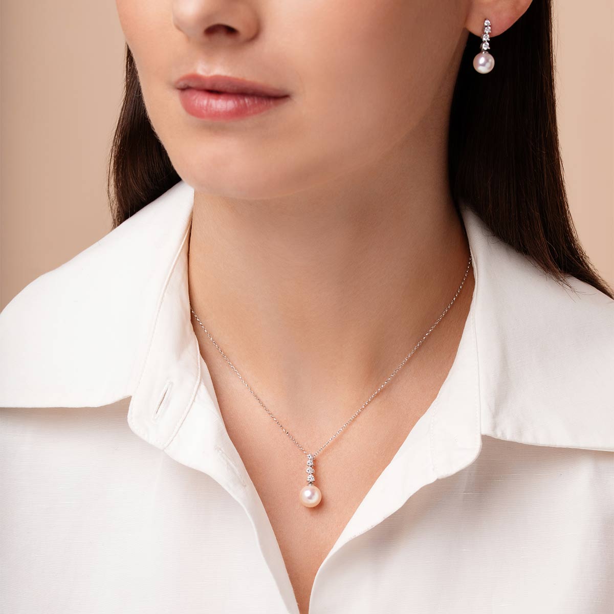 Diamond Classic 18K Gold Akoya Pearl Earring and Pendant set