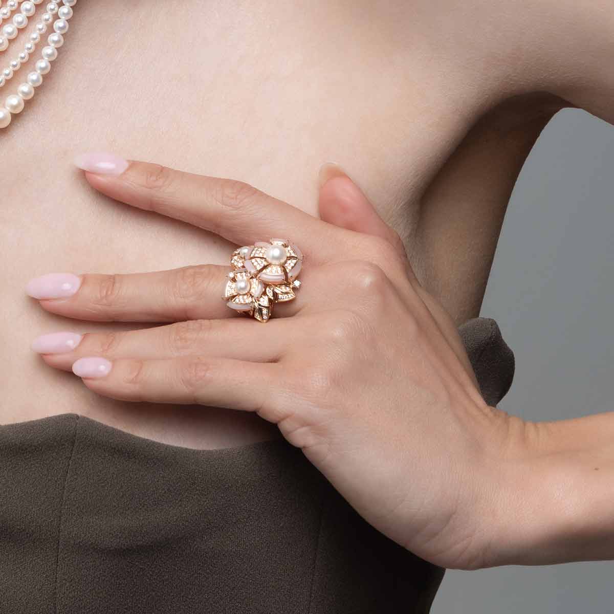 Rose Gold / White Freshwater