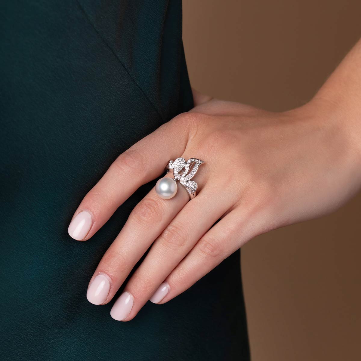 Duchess Pearl & Diamond Curve Ring | Yoko London