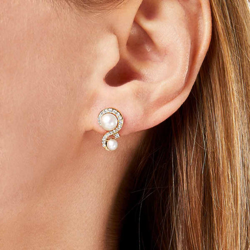 Trend 18K Gold Freshwater Pearl And Diamond Stud Earrings