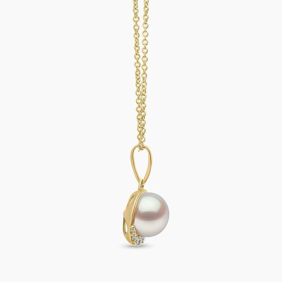 Yellow Gold / White Freshwater