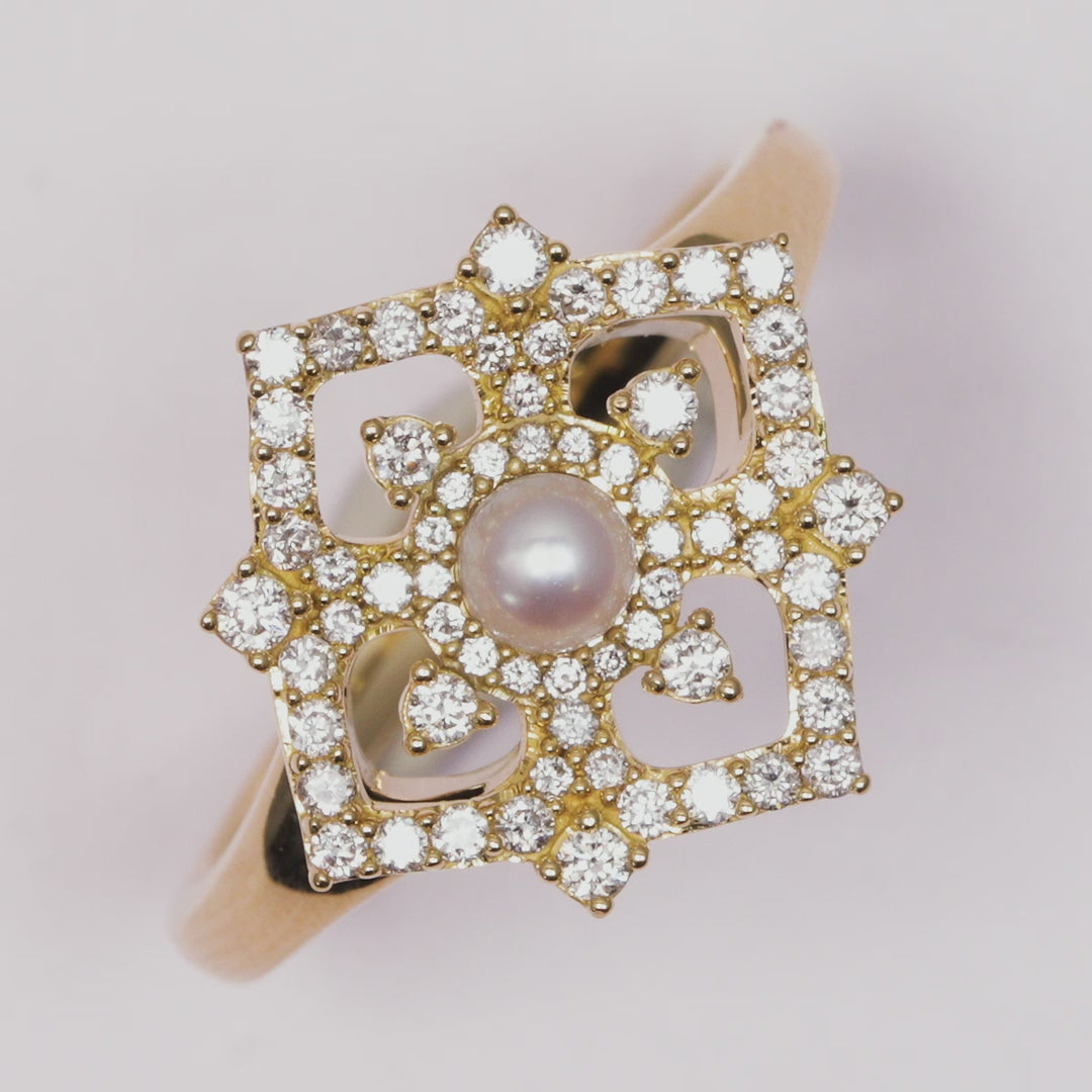 Yellow Gold / White Japanese Akoya