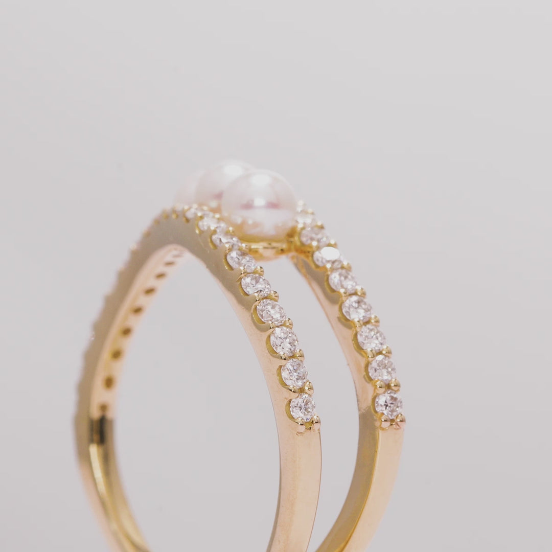 Yellow Gold / White Japanese Akoya
